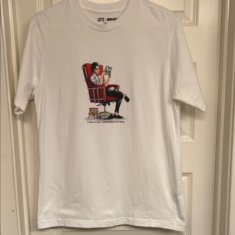 Uniqlo UT x Attack on Titan Anime Graphic Tee (2023) - Picture 2 of 4